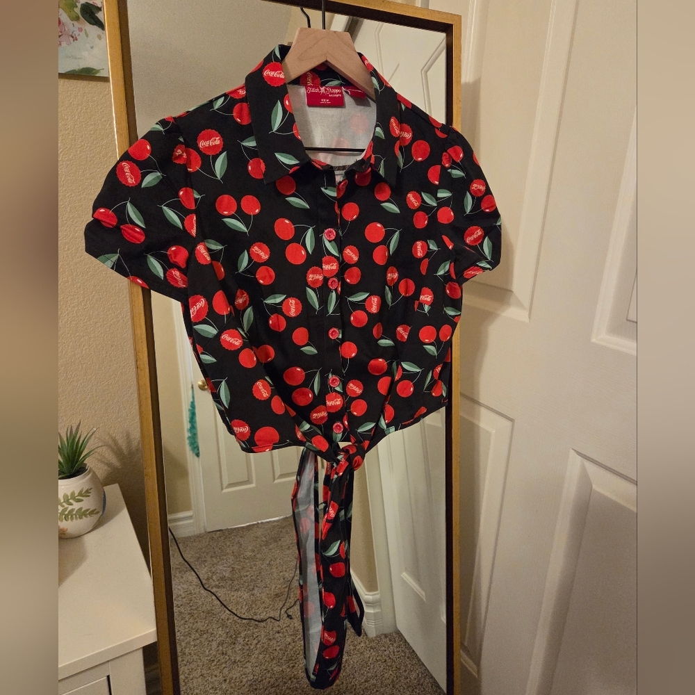 Loungefly Stitch Shoppe Coca Cola Crop Button Up Shirt With Ties Size M